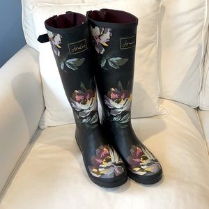 Joules Welly rain boots “hard to find” black floral print, size 10